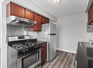2720 Rosalyn Ct APT 202, New Hope, MN 55427