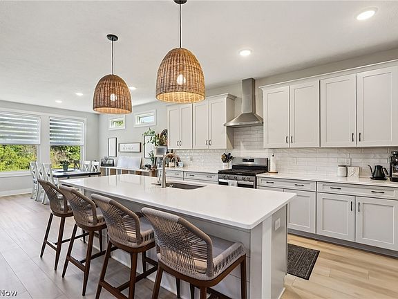 3rd image of 3183 Blossom Trail Dr