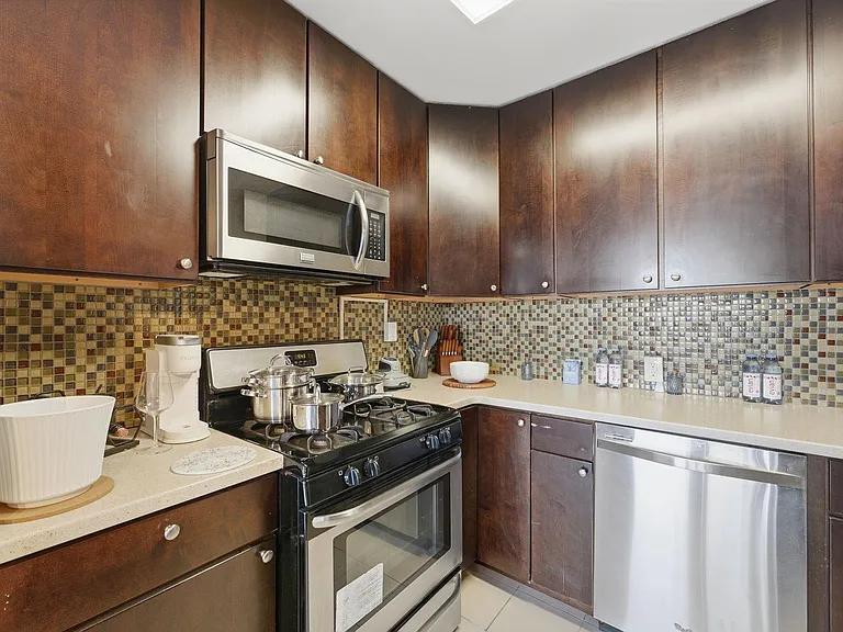 6050 Boulevard East #16E — Photo 9