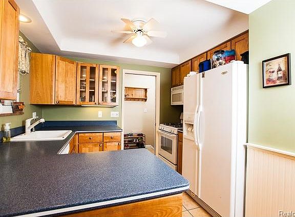 2nd image of 20843 Walton St