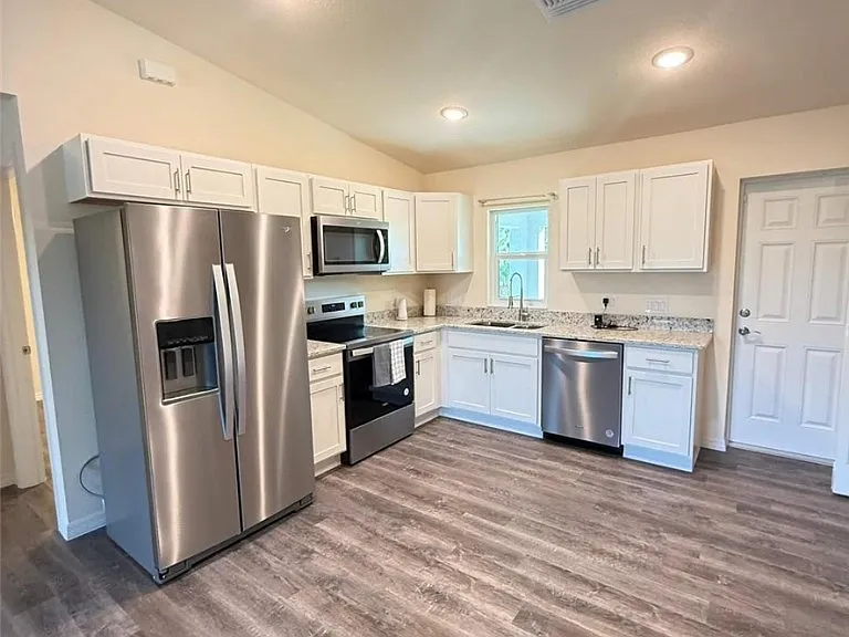 575 Oakshire Ln — Photo 10