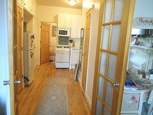 4th image of 523 Hudson St APT 3RS