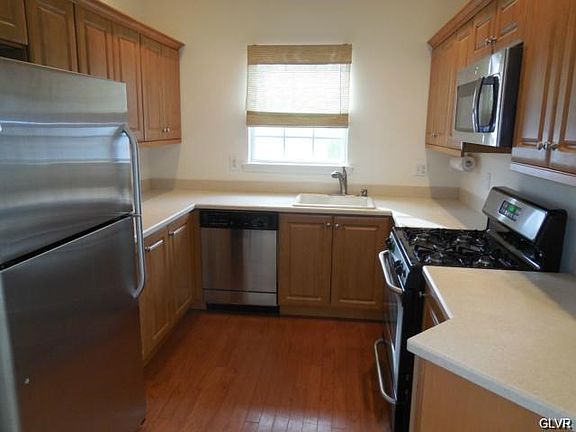 2nd image of 323 Waterford Ter