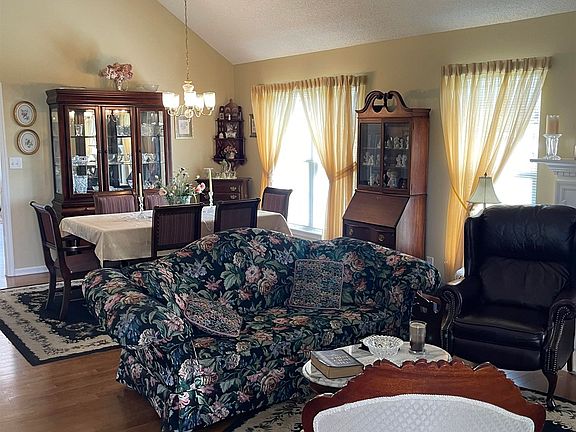3rd image of 13 Ashleigh Dr
