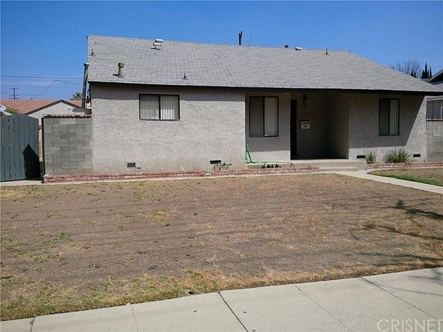 Front Yard after no watering for a couple of months. Now vacant. Tenant moved.
