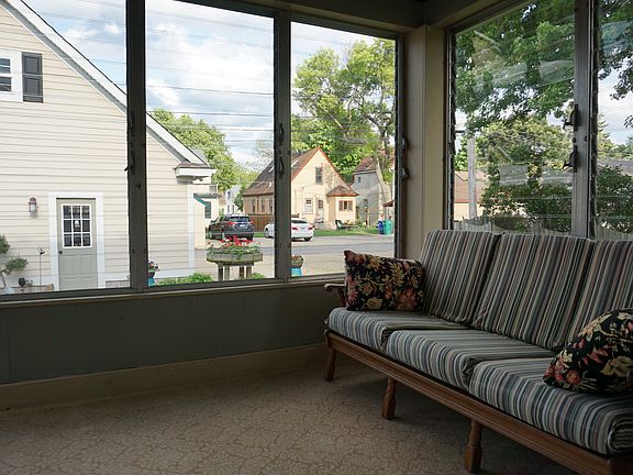 5th image of 1552 Snelling Ave N