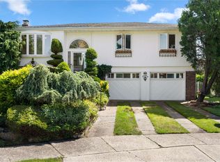 5 Mason Ct, Levittown, NY 11756