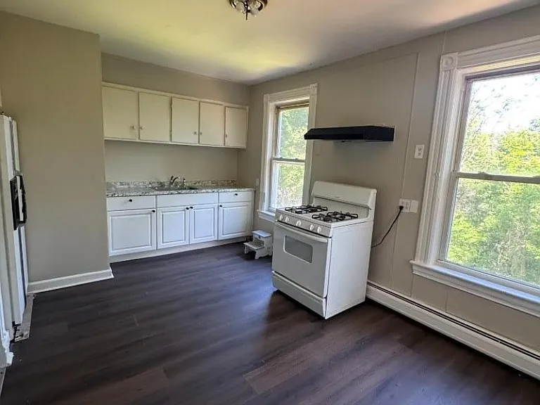 49 Mountain Ave #B — Photo 2