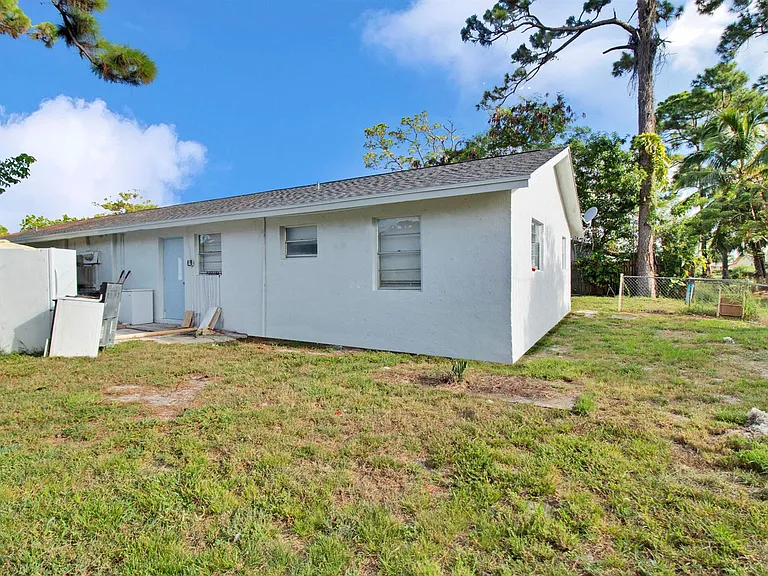 3040 Martin Ave — Photo 4