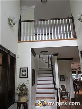 2-story foyer