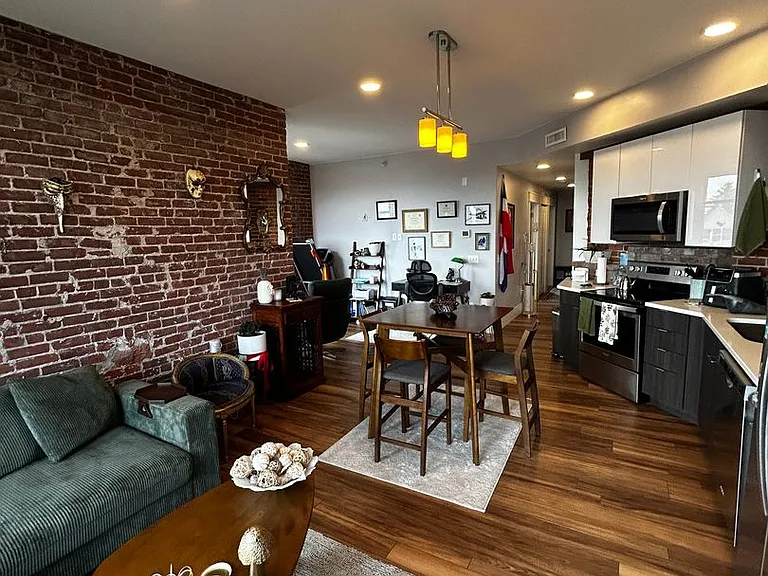 1509 E Superior St — Photo 50