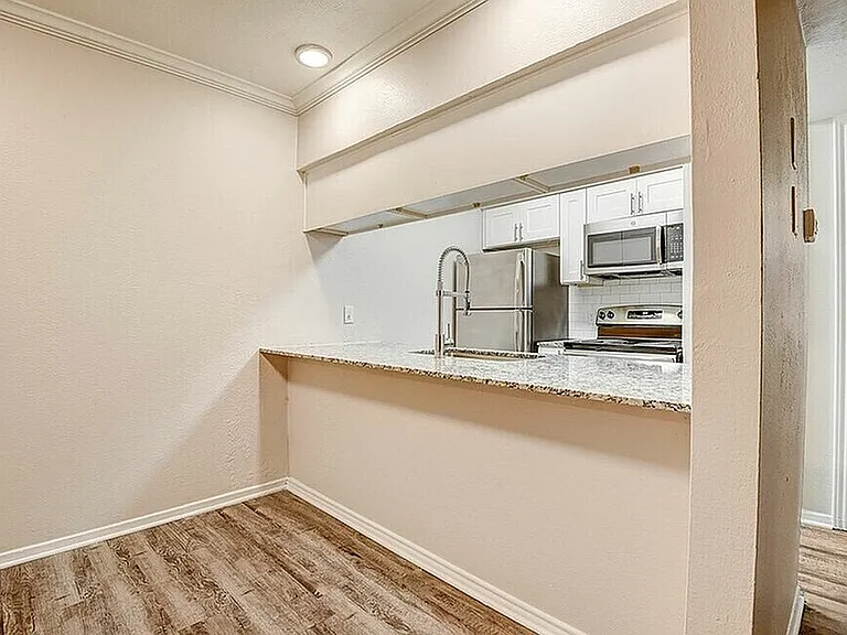 A2 - 1BD, 1BA - 692SF - Dining Room