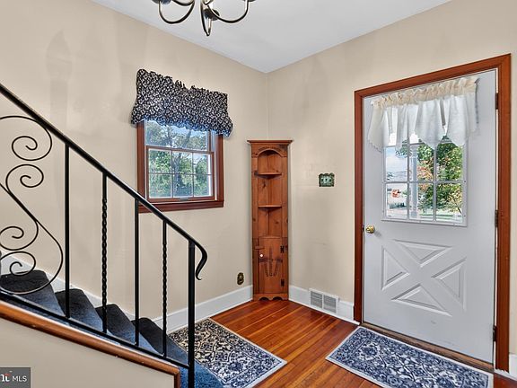 4th image of 305 Grove Ave