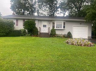 35 Joyce Dr, Riverhead, NY 11901