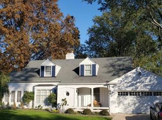 121 Lake Edge Dr, Euclid, OH 44123