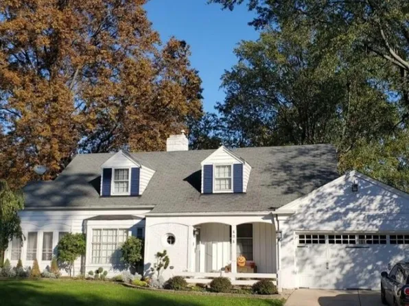 121 Lake Edge Dr, Euclid, OH 44123