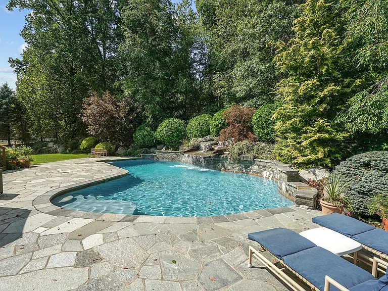 24 Charnwood Dr — Photo 30