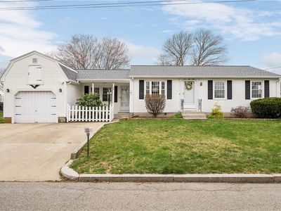 158 Country Rd, Woonsocket, RI, 02895