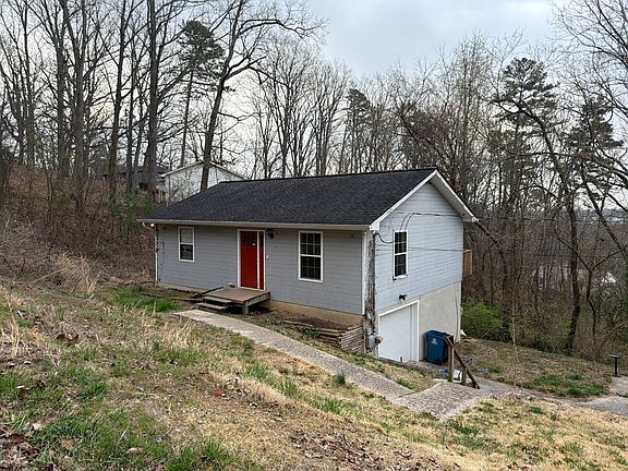 2nd image of 402 Fleetwood Dr