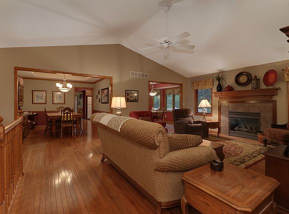 5th image of 411 Cobblestone Dr