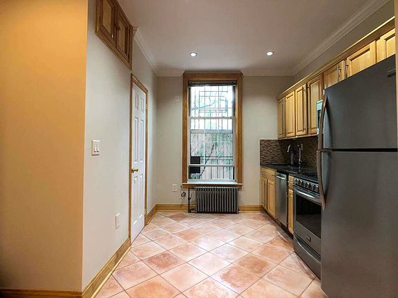 5th image of 663 Henry St #2RR