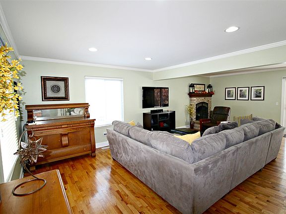 5th image of 535 Leland St