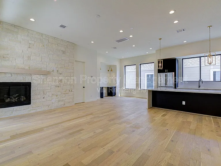 1803 Dunlavy St — Photo 17