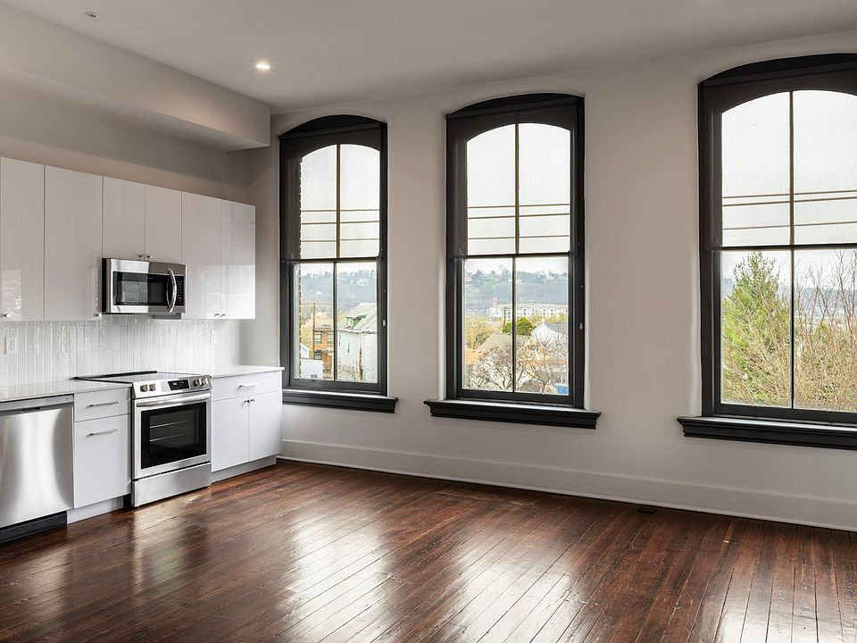 1st image of 516 Berry St #301