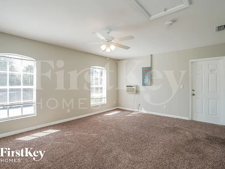 3018 33rd St SW — Photo 7