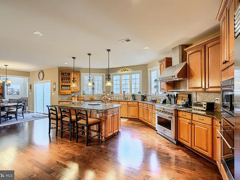 1319 Martin Meadows Dr — Photo 48