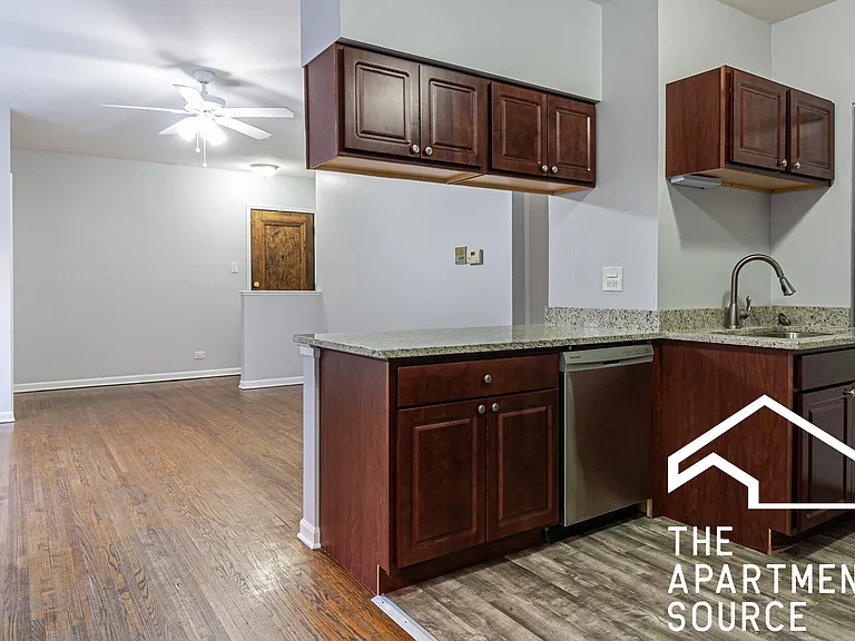 3718 N Sheffield Ave #3 — Photo 2