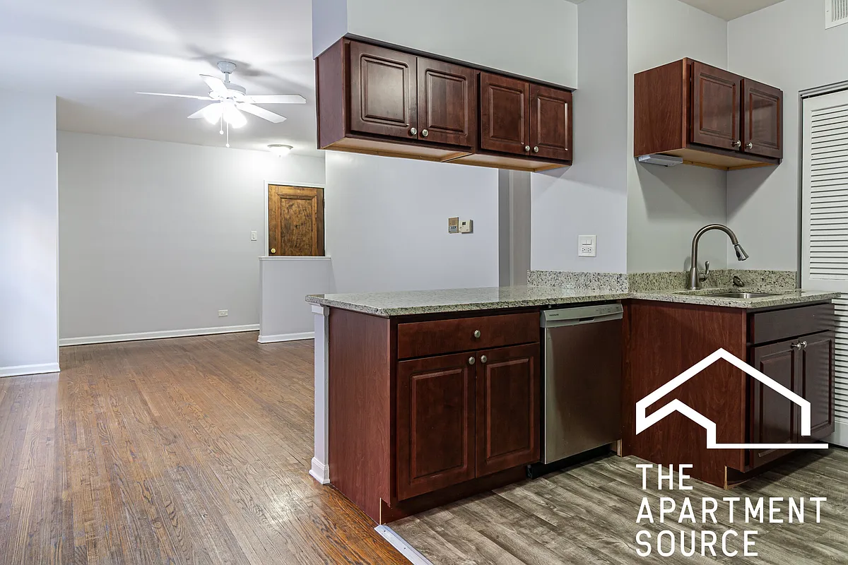 Building Photo - 3718 N Sheffield Ave #3