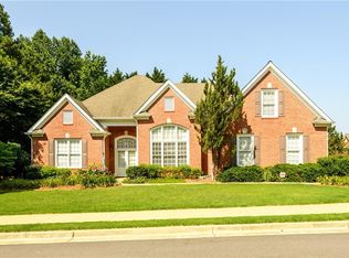 3267 Copper Creek Ln, Buford, GA 30519
