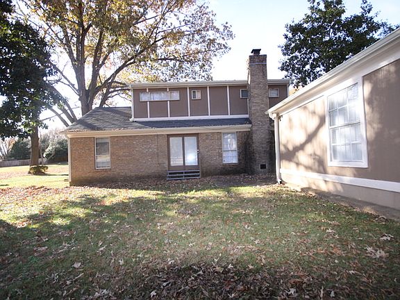 3rd image of 3816 Windyke Dr
