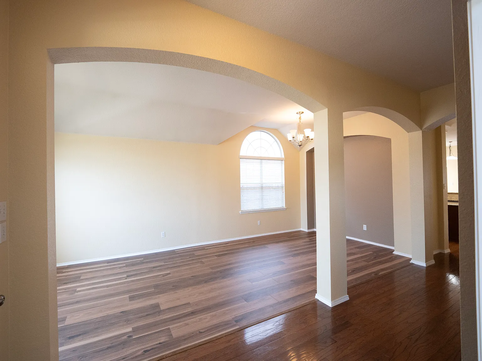 4 bed, 2094 sqft, $2,799 — Photo 4