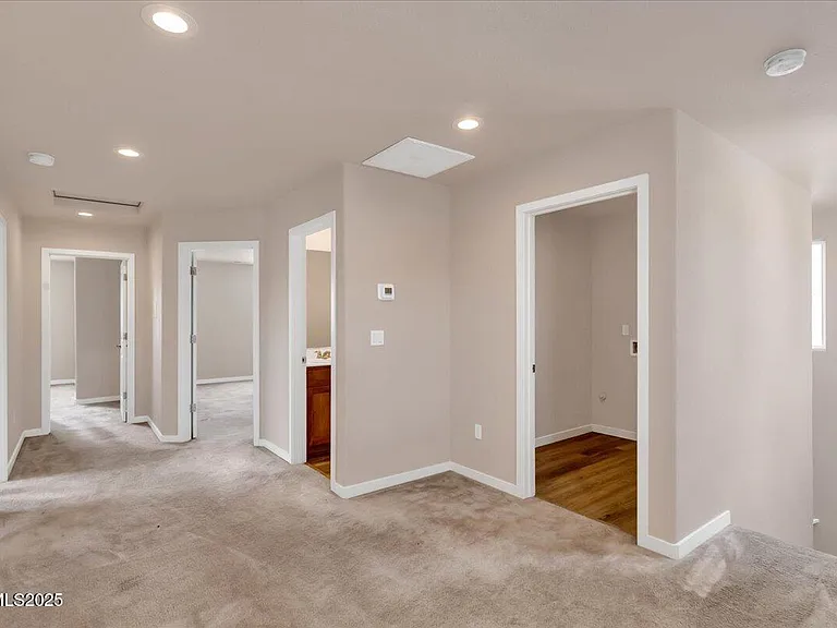 916 Garden Ct — Photo 21