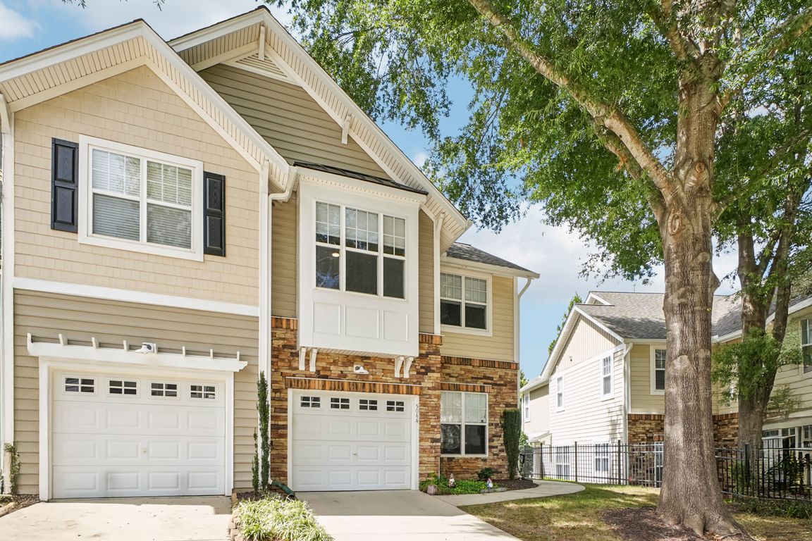 Amber Clay Ln-S1009-001.jpg