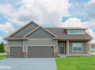 2516 Knollway Dr, Marshalltown, IA 50158