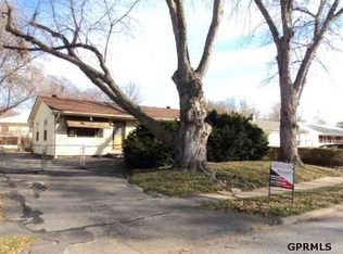 1413 Maenner Dr, Omaha, NE 68114