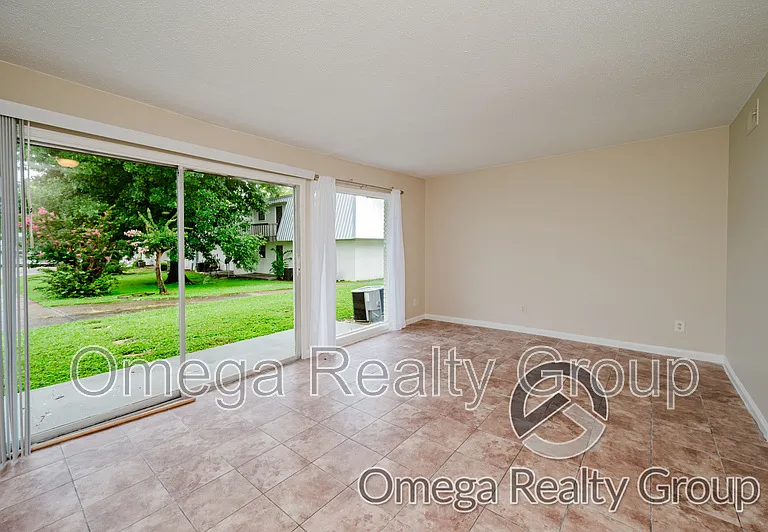 Camelot Apartments — Photo 26