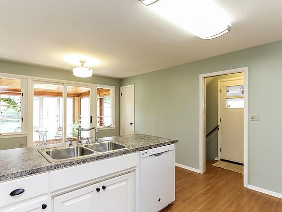 5th image of 1433 Meadowlane Dr SE