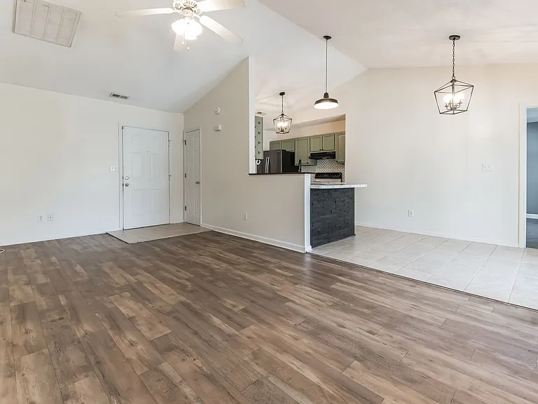106 Waterfall Dr — Photo 3
