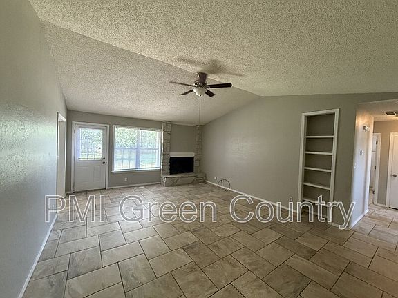 3rd image of 900 W Norman St
