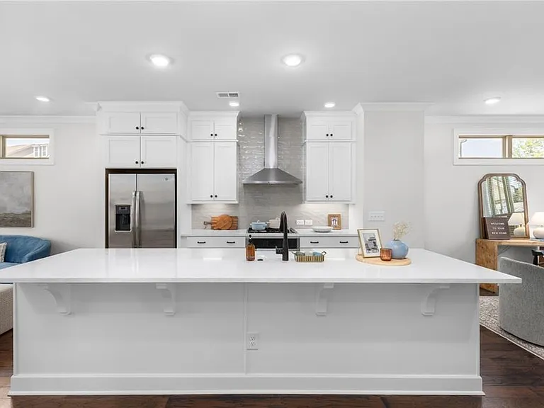 301 Marlowe Aly — Photo 10