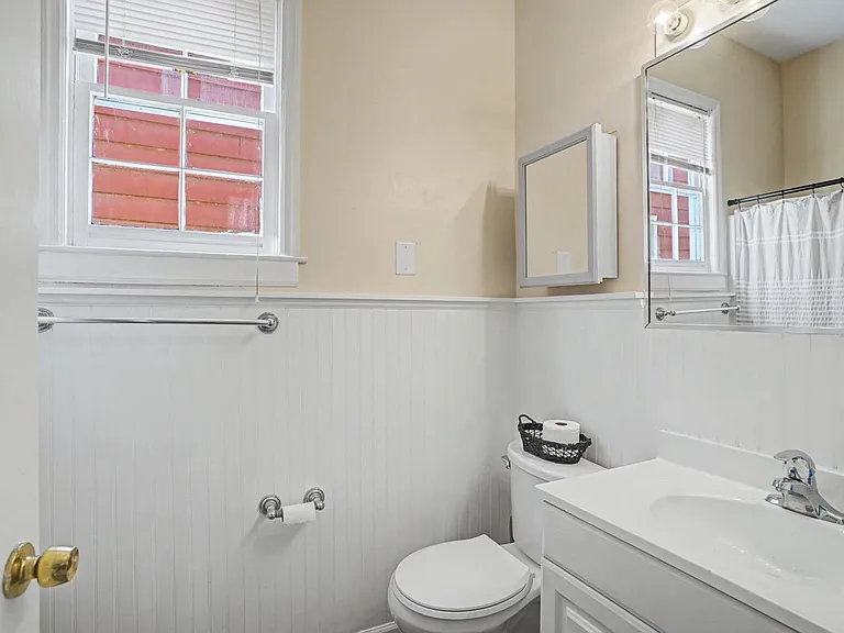 552 - 554 E Macon St — Photo 22