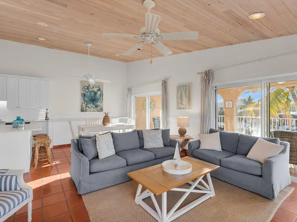 351 10th St, Key Colony Beach, FL 33051