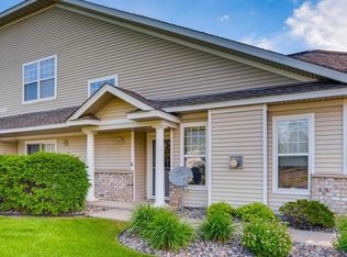 441 Hickory Ln N, Oakdale, MN 55128