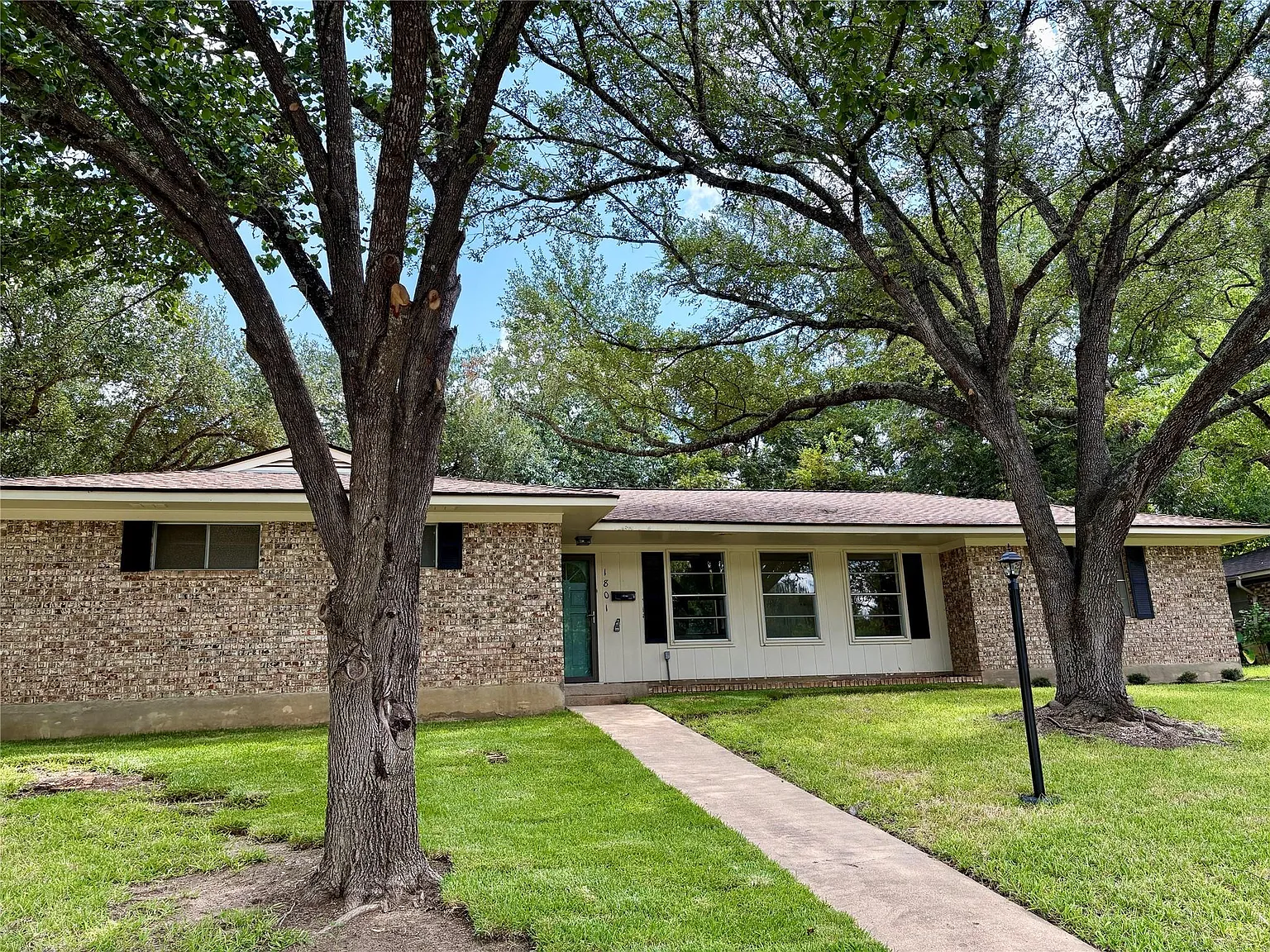 3 bed, 2.0 bath, 1309 sqft, $1,950 — Photo 4
