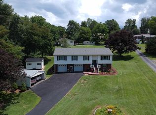 139 Tanglewood Dr, Mount Hope, WV 25880