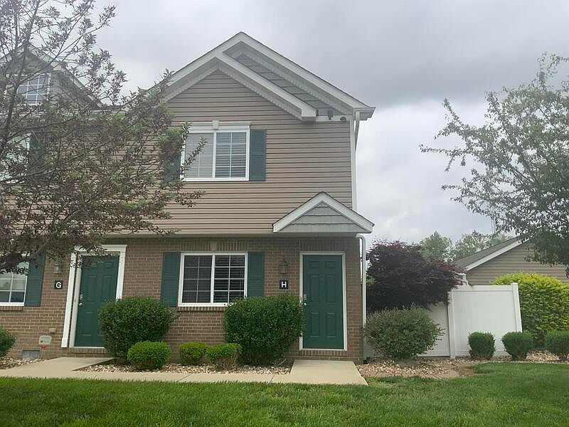 1st image of 700 Fountain View Dr #H
